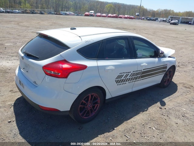 Ford FOCUS SE 2016 1FADP3K29GL255239 Image 4