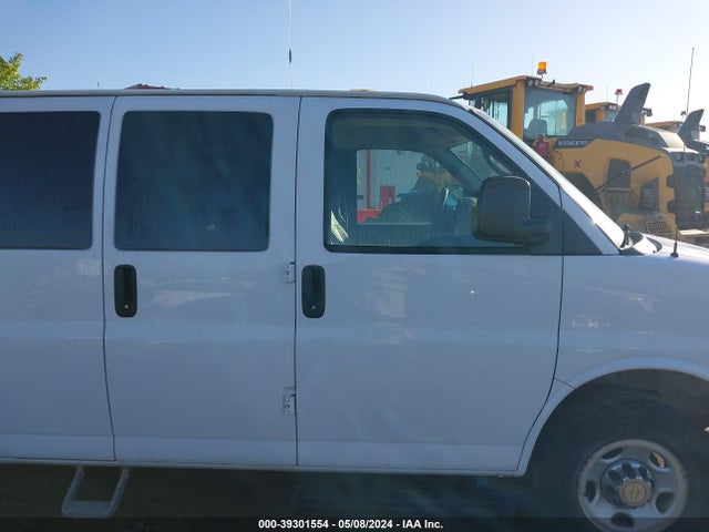 Chevrolet Express 3500 Work Van 2015 1GCZGTFG4F1280792 Image 13