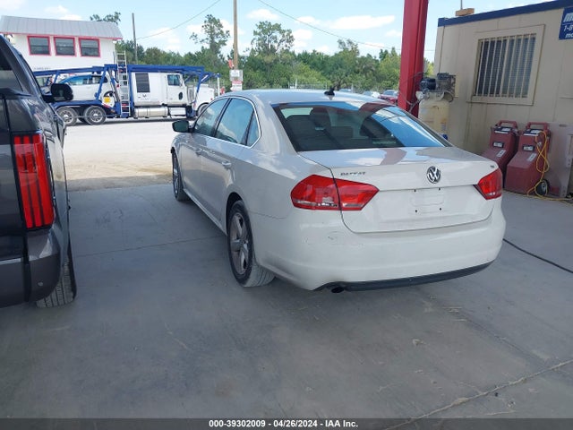 Volkswagen Passat 1.8t Wolfsburg Edition 2014 1VWAT7A35EC055432 Image 3