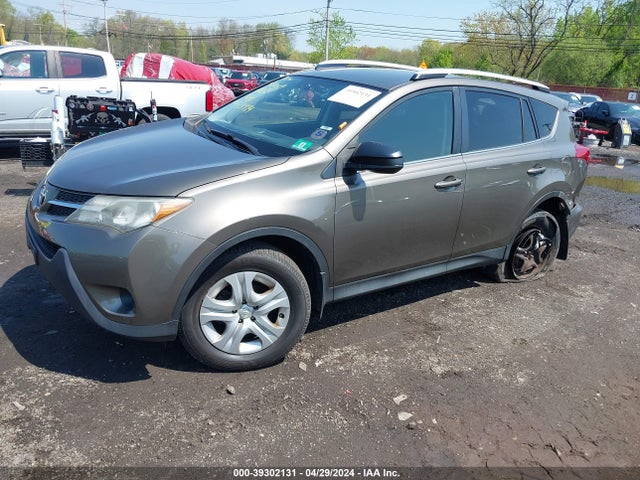 Toyota RAV4 LE 2014 JTMBFREV4ED083979 Image 2