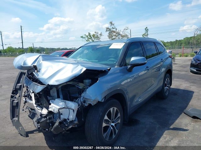 Toyota Highlander Xle 2021 5TDGZRAH9MS064876 Image 2