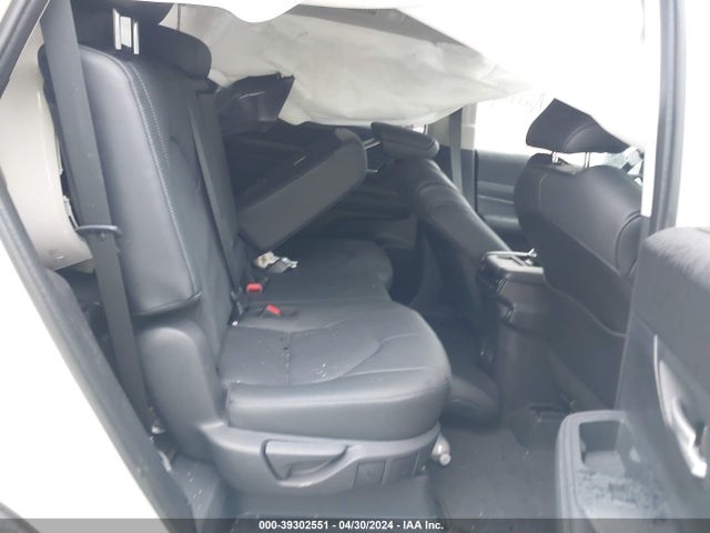Toyota Grand Highlander Limited 2024 5TDAAAB50RS046437 Image 8