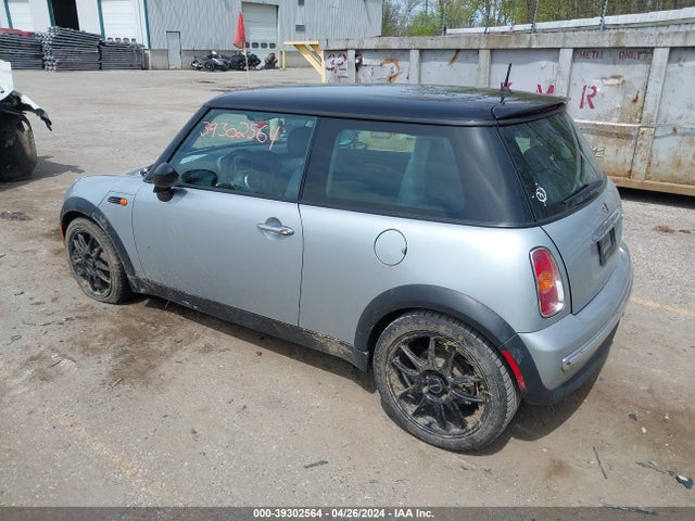 2003 MINI COOPER WMWRC334X3TJ51880 Photo 2
