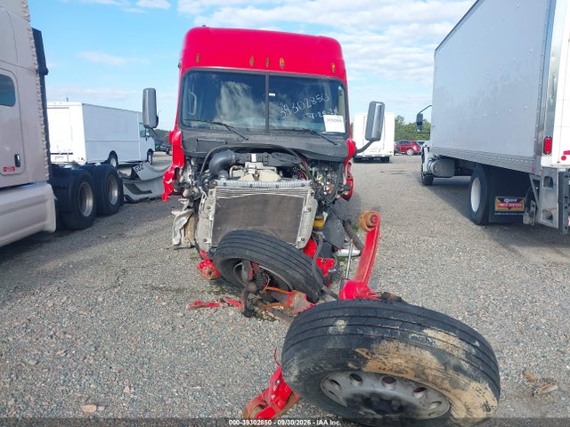 2015 Freightliner Cascadia 113 მანქანა იყიდება აუქციონზე, vin: 1FUJGHDV8FLGE8625, აუქციონის ნომერი: 39302850