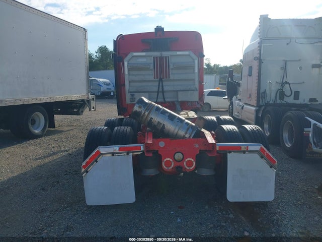 2015 Freightliner Cascadia 113 მანქანა იყიდება აუქციონზე, vin: 1FUJGHDV8FLGE8625, აუქციონის ნომერი: 39302850