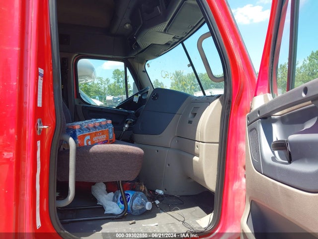 2015 Freightliner Cascadia 113 მანქანა იყიდება აუქციონზე, vin: 1FUJGHDV8FLGE8625, აუქციონის ნომერი: 39302850