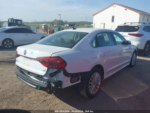 1VWBT7A31HC002722 Volkswagen Passat 1.8t Se