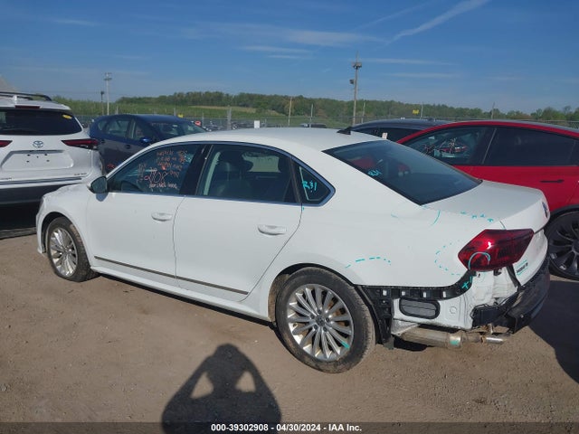 1VWBT7A31HC002722 Volkswagen Passat 1.8t Se