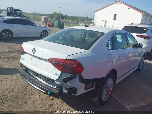 1VWBT7A31HC002722 Volkswagen Passat 1.8t Se