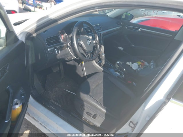 1VWBT7A31HC002722 Volkswagen Passat 1.8t Se