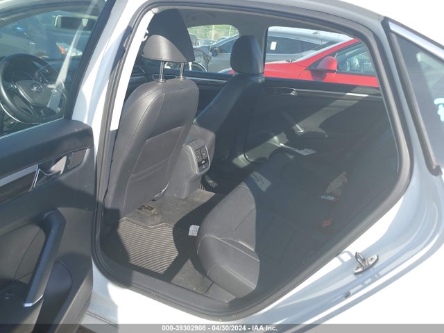 1VWBT7A31HC002722 Volkswagen Passat 1.8t Se