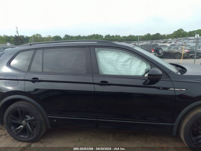 3VVCB7AX3PM133999 Volkswagen Tiguan 2.0t Se R-line Black