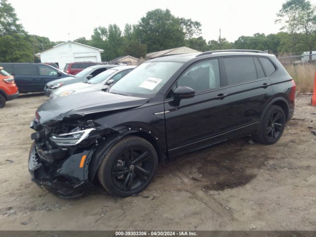 3VVCB7AX3PM133999 Volkswagen Tiguan 2.0t Se R-line Black