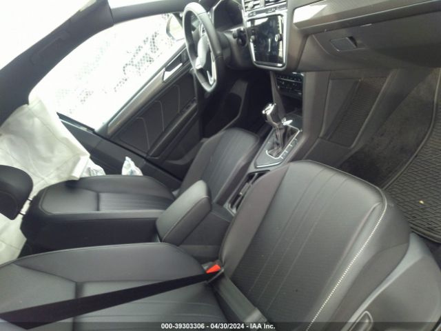 3VVCB7AX3PM133999 Volkswagen Tiguan 2.0t Se R-line Black