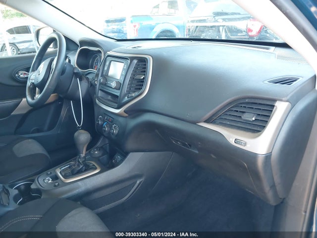 1C4PJMCBXJD570288 Jeep Cherokee Latitude 4x4