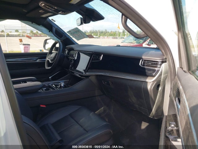 1C4SJUBT5NS138150 Jeep Wagoneer Series Ii 4x2