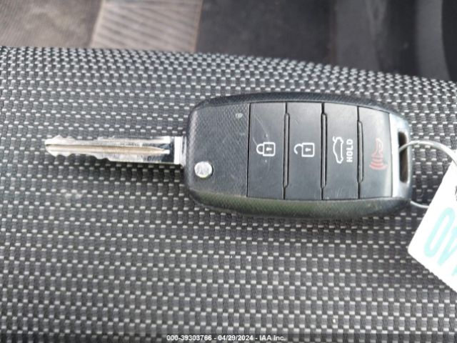 3KPFK4A77HE051439 KIA FORTE LX