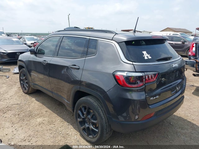 3C4NJDFB3NT125636 Jeep Compass Latitude Lux 4x4