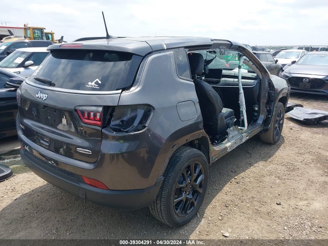 3C4NJDFB3NT125636 Jeep Compass Latitude Lux 4x4