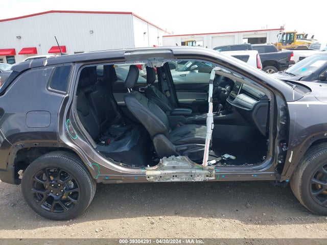 3C4NJDFB3NT125636 Jeep Compass Latitude Lux 4x4
