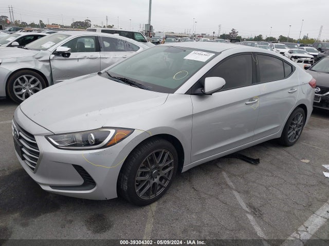 Hyundai ELANTRA SE 2018 KMHD74LF8JU467189 Image 2