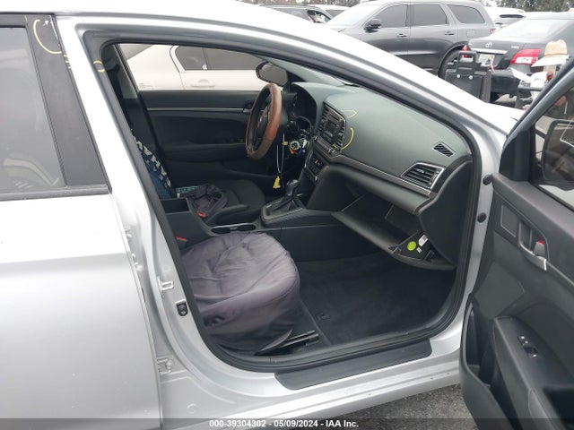 Hyundai ELANTRA SE 2018 KMHD74LF8JU467189 Image 5