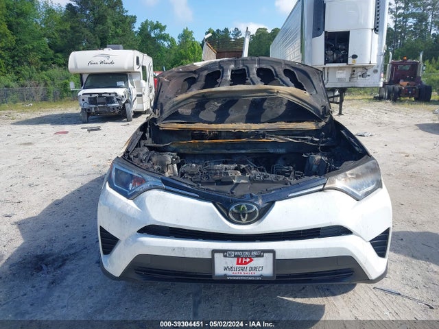 Toyota RAV4 LE 2018 JTMZFREV9JJ212406 Image 11