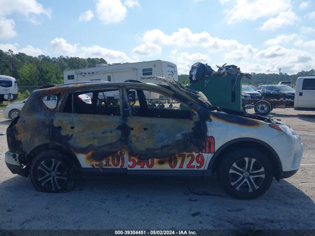 Toyota RAV4 LE 2018 JTMZFREV9JJ212406 Image 12