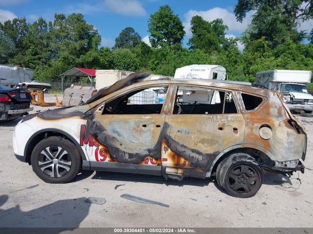 Toyota RAV4 LE 2018 JTMZFREV9JJ212406 Image 13