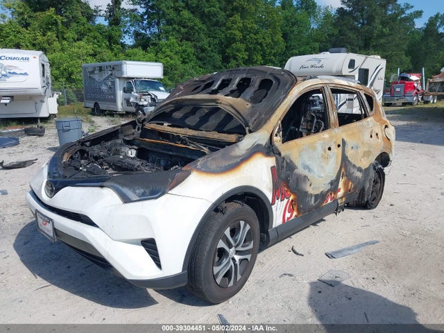 Toyota RAV4 LE 2018 JTMZFREV9JJ212406 Image 2