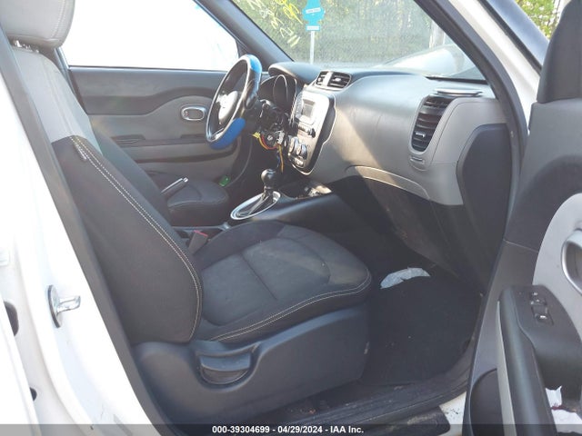 KIA SOUL + 2015 KNDJP3A5XF7132145 Image 5