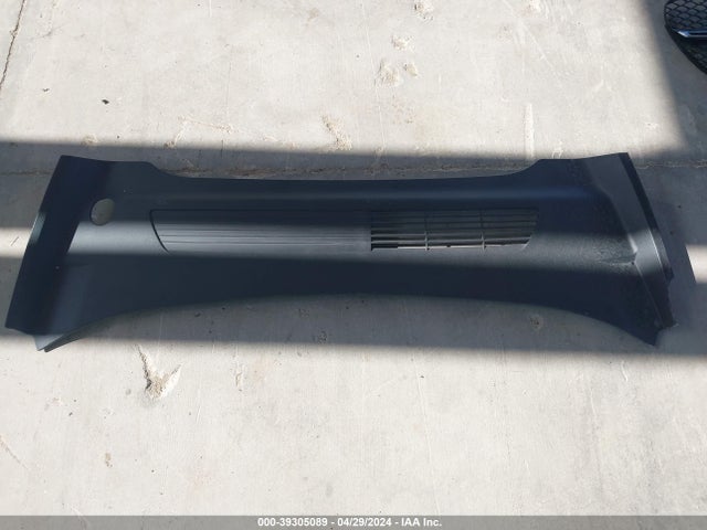 5YJYGDEDXMF106352 Tesla Model Y Standard Range Rear-wheel Drive