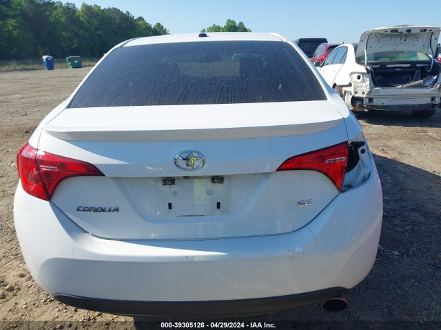 Toyota COROLLA SE 2018 5YFBURHE1JP777246 Image 17