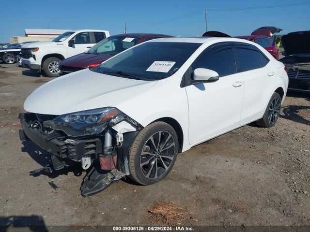 Toyota COROLLA SE 2018 5YFBURHE1JP777246 Image 2