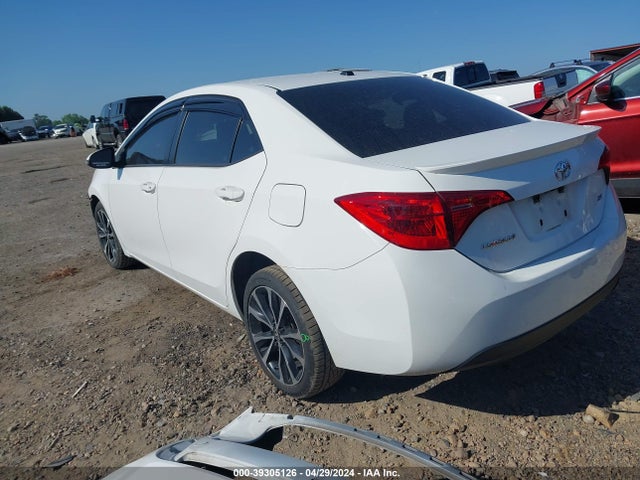 Toyota COROLLA SE 2018 5YFBURHE1JP777246 Image 3