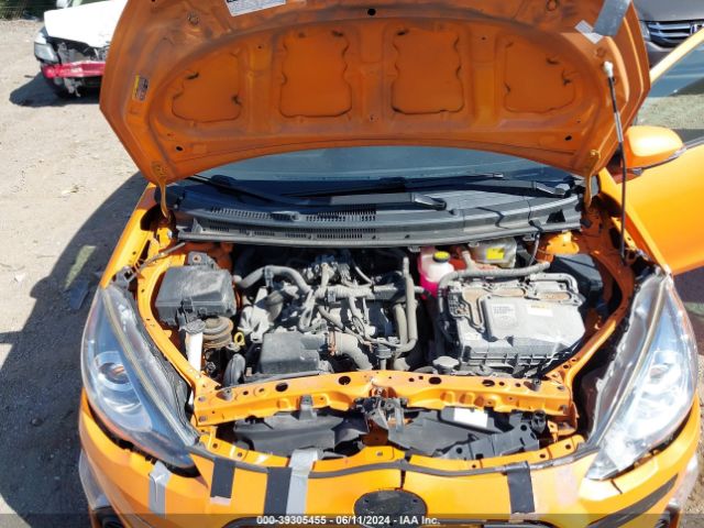 JTDKDTB38F1092502 Toyota Prius C One