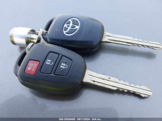 JTDKDTB38F1092502 Toyota Prius C One