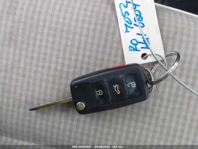 3VWF17AT9GM638857 Volkswagen Beetle 1.8t Classic
