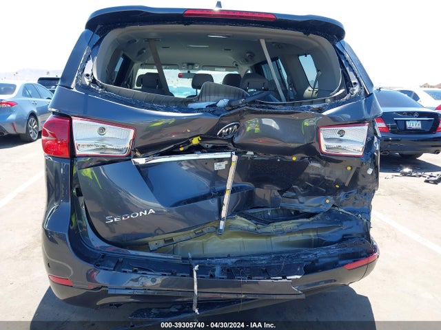 KIA SEDONA LX 2016 KNDMB5C1XG6165588 Image 6