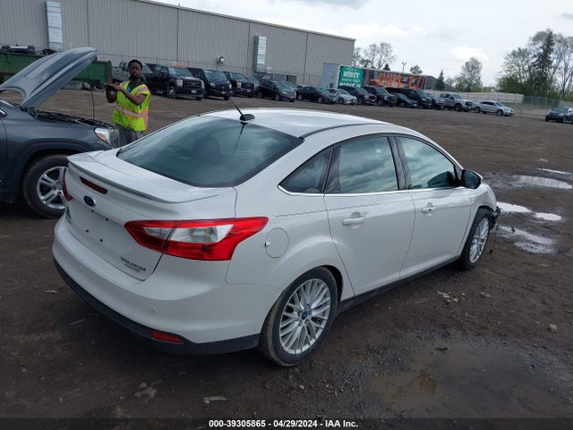 Ford Focus Titanium 2014 1FADP3J27EL107721 Image 4
