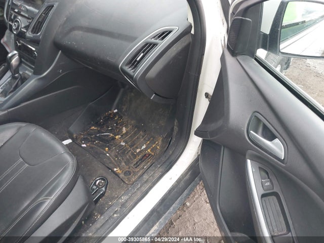 Ford Focus Titanium 2014 1FADP3J27EL107721 Image 5