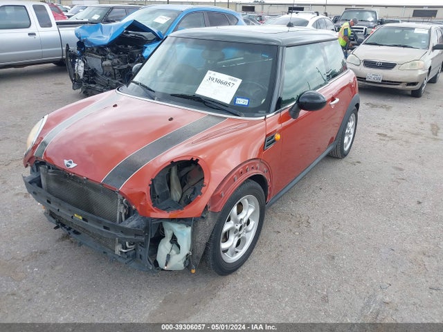 2011 MINI COOPER WMWSU3C58BT092723 Photo 1