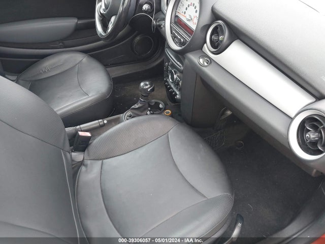 2011 MINI COOPER WMWSU3C58BT092723 Photo 4