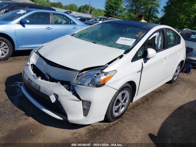 Toyota Prius Four 2014 JTDKN3DU2E1741180 Image 2