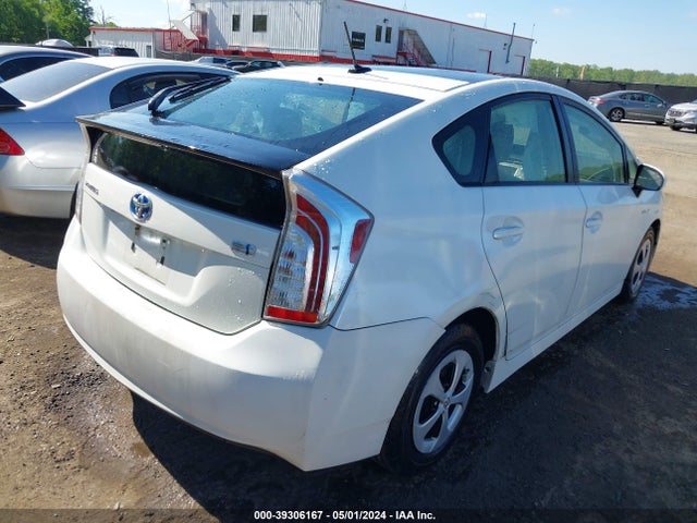 Toyota Prius Four 2014 JTDKN3DU2E1741180 Image 4