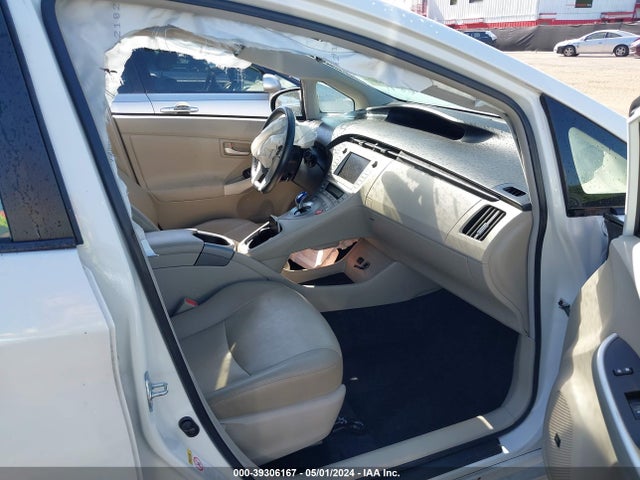 Toyota Prius Four 2014 JTDKN3DU2E1741180 Image 5