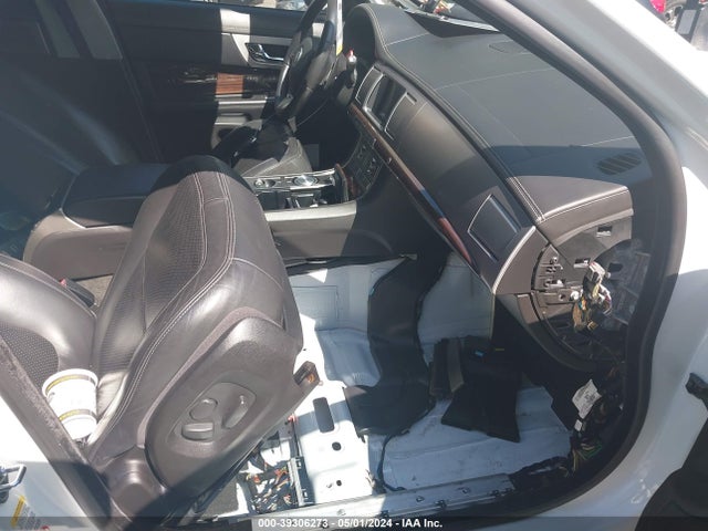 2011 JAGUAR XF SAJWA0GB8BLR84404 Photo 4