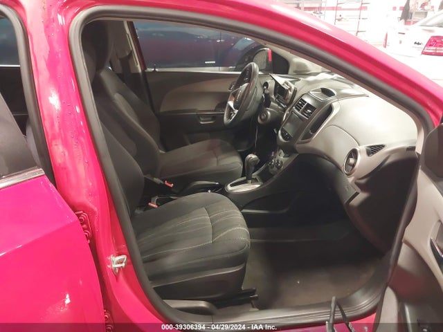 Chevrolet Sonic Lt Auto 2015 1G1JC5SB7F4167568 Image 5