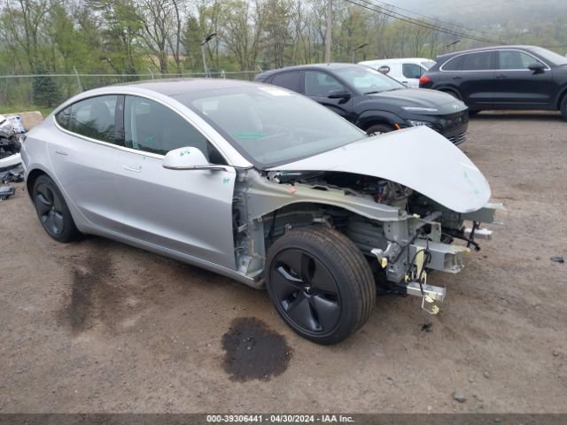 39306441 :رقم المزاد ، 5YJ3E1EA5JF037473 vin ، 2018 Tesla Model 3 Long Range/mid Range مزاد بيع