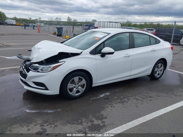 Chevrolet Cruze Ls Auto 2018 1G1BC5SM1J7188185 Image 2